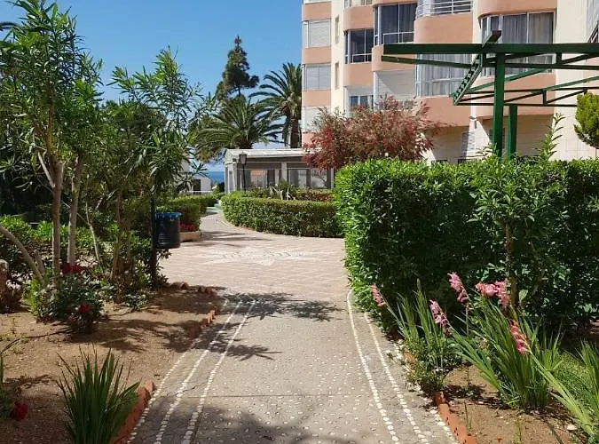 Estudio Luminoso Junto A La Playa
