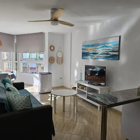 Estudio Luminoso Junto A La Playa