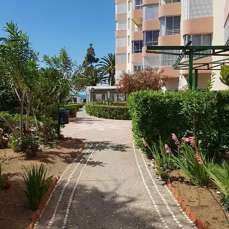 Estudio Luminoso Junto A La Playa